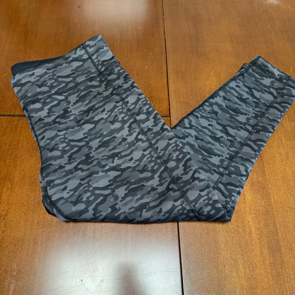 Title Nine Women's Camouflage Black & Grey Warm Leggings Side Pockets Size XL